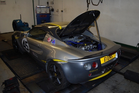 Full throttle gives full power for this Elise!